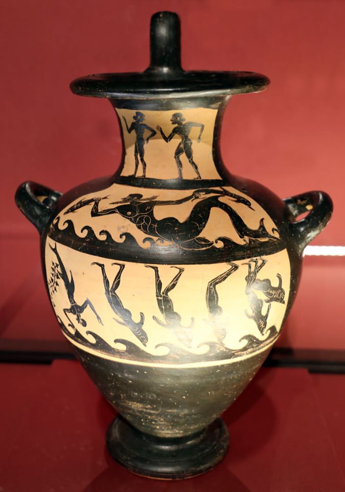Дионис превращает в дельфинов напавших на него тирренских пиратов. Этрусская гидрия, 510-500 гг.до н.э. Тoledo Museum of Art 