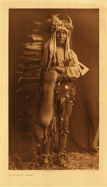 Эдвард Кёртис. Iron Breast, Железная Грудь (Железная Душа ?) - Piegan (The North American Indian; v.06. 1911 ) 