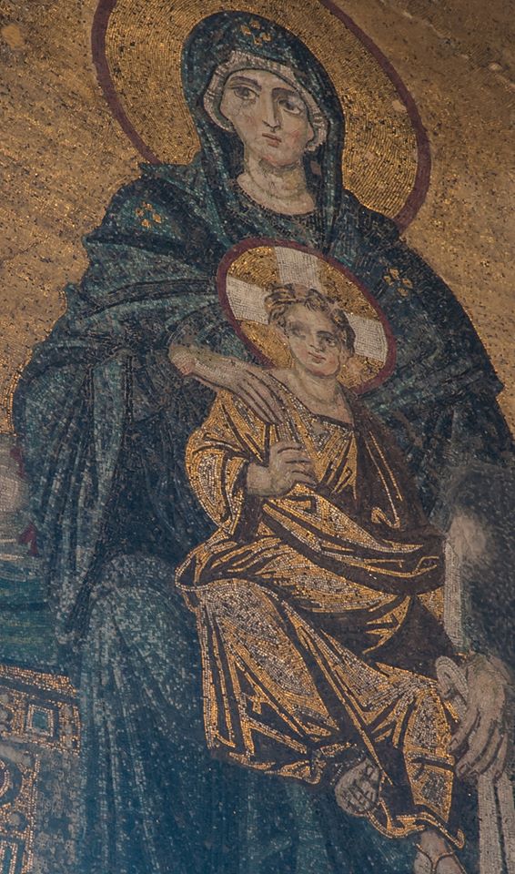 Лазарь (?). Богородица на престоле. Мозаика конхи храма Святой Софии Константинопольской. До 867 года. Фотография Игоря Коновалова. Июль 2020. 