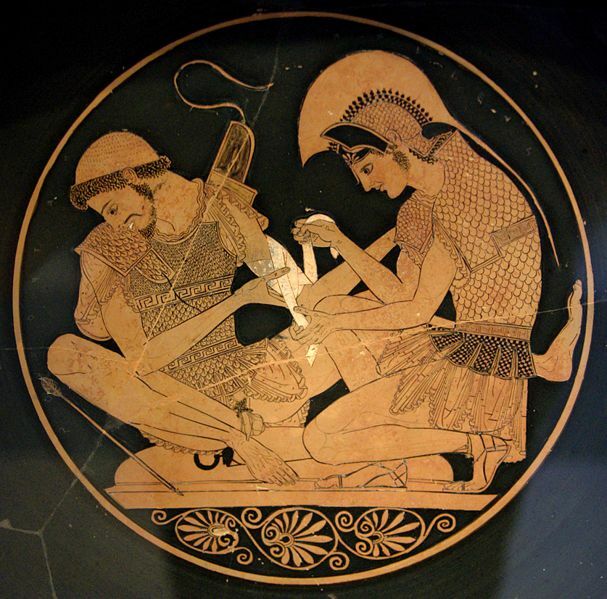 Сосий. Килик из Вульчи. Тондо: Ахилл перевязывает раненого Патрокла. Около 510-500 гг. до н. э. Берлин, Государственный музей, Античное собранье. 