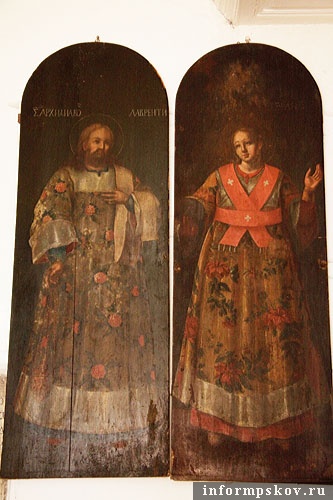 Иконы святых Лаврентия и Стефана на дьяконских вратах иконостаса Покровской церкви в Кярово.