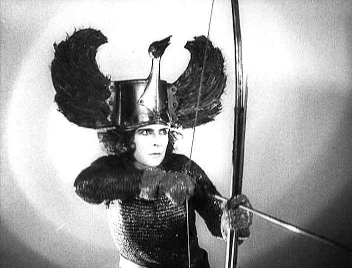 Ганна Ральф в роли Брунгильды. Кадр из фильма Нибелунги (1924) 