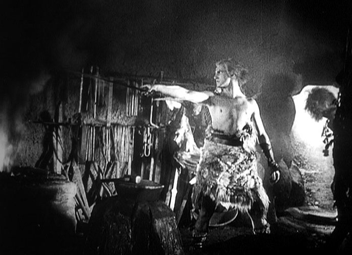 Зигфрид в кузнице. Кадр из фильма Нибелунги (1924) 