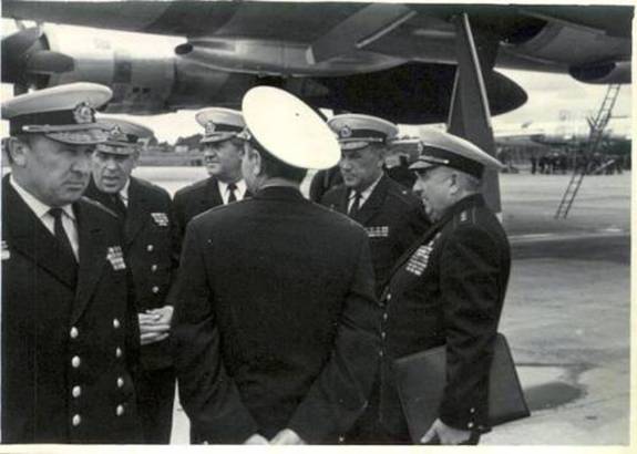 Хороль, проверяющие из командования КТОФ на аэродроме, 1970-е годы 