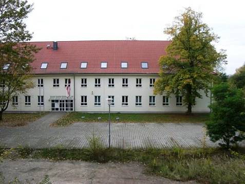 Бывшие казармы 253 ОРТП, перестроенные немцами в 2000-х годах, Мерзебург, ФРГ. По материалам Интернета. 