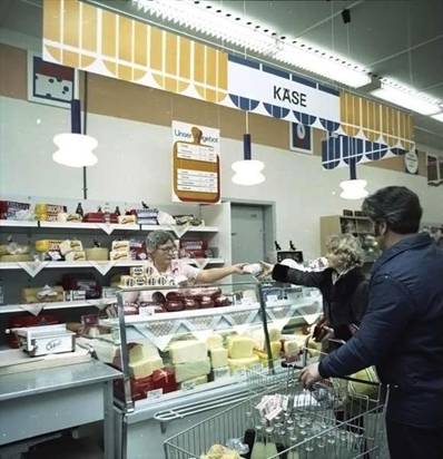 Немецкий магазин в ГДР, 1980-е годы. По материалам Интернета. 