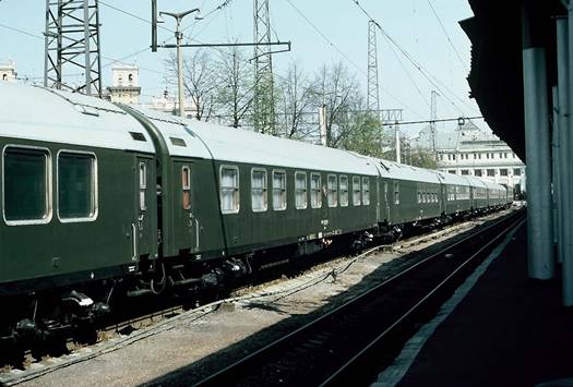 Немецкий поезд у Белорусского вокзала. Москва, 1980-е годы. По материалам Интернета. 