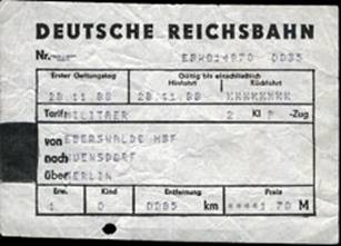 Прокомпостированный железнодорожный билет Эберсвальде-Вюнсдорф и редкий поезд-трамвай. ГДР, 1980-е годы. По материалам Интернета.