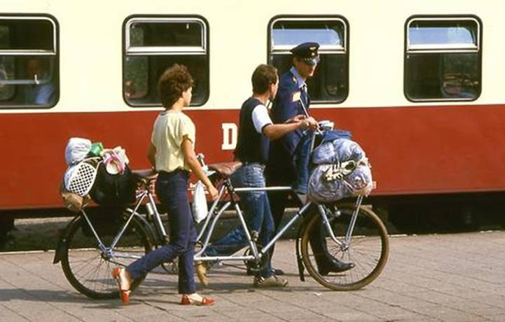 На вокзале в ГДР, 1980 годы. По материалам Интернета. 