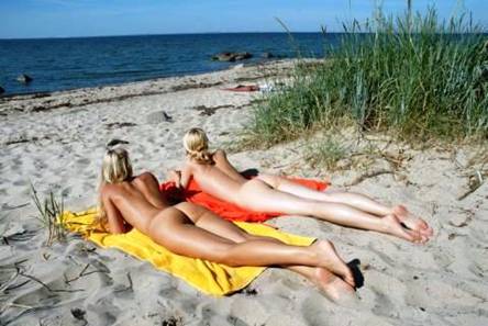 Нудистские пляжи FKK являются визитной карточкой Германии в течении десятелетий. По материалам Интернета. 