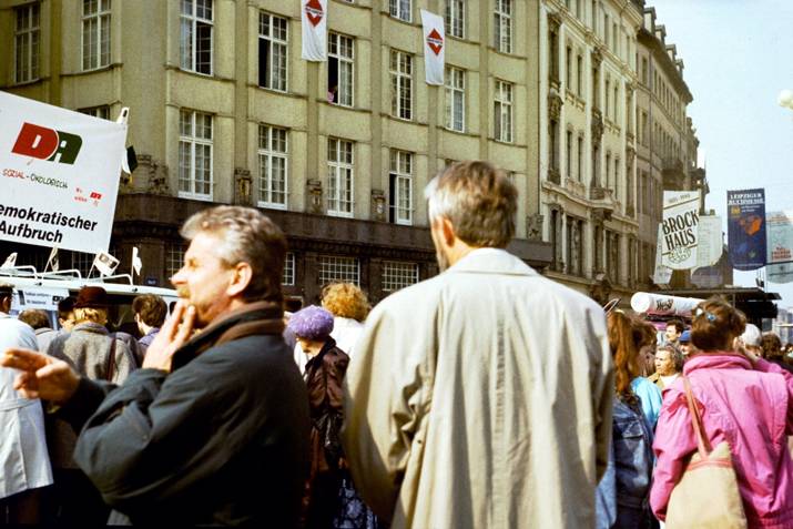 На улицах Лейпцига – родине мирной немецкой революции. ГДР, 1989 год. Фото автора. 