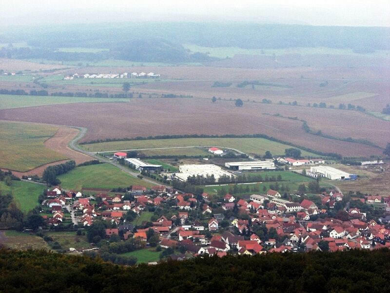 Деревня Гляйхамберг у подножия горы Гляйхберг – популярное место среди офицеров и солдат передовой позиции 253 ОРТП. ФРГ, 2000-е годы. По материалам Интернета. 