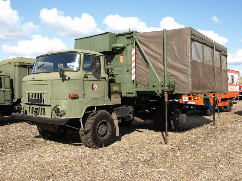 Развернутый командный пункт армии ГДР на базе грузовика IFA на выставке военной техники ГДР. ФРГ, 2000-е годы. По материалам Интернета. 