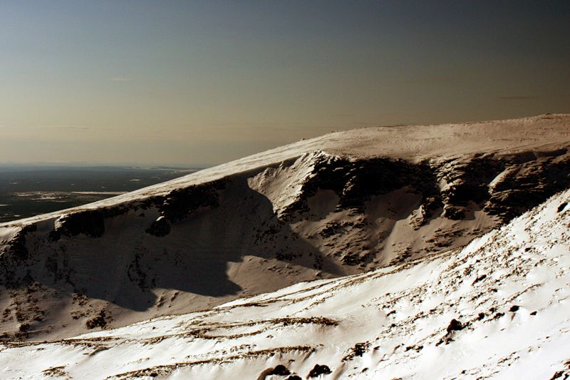 Гора Аллуайв в апреле. Фото SCHIZO.