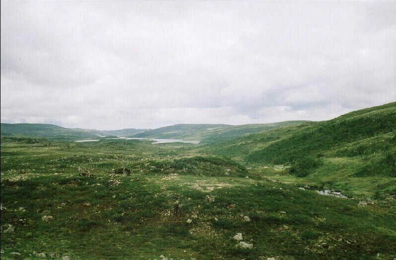 Вид на озеро Иваръявр с юга. Фото Павла Горбачёва. Август 2004 года. 