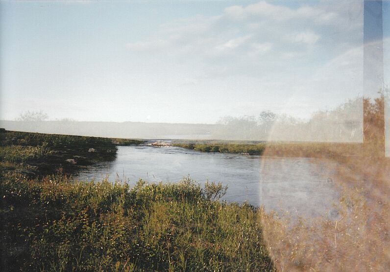 Лявъезерские признаки. 31. Преобладающее изображение - река Рында между озёрами Голоявр и Корозеро. Июль 2004 