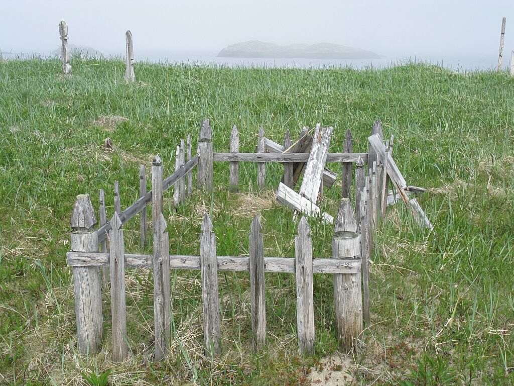 Губа Рында. Кладбище. Оградка. Фото Евгения Захарова. Июль 2008
