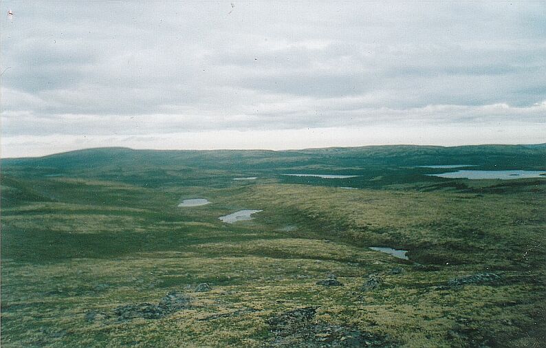 Вид на гору Сейдпахк и долину озера Сейдъявр со склона горы Сулейпахк. Август 2001