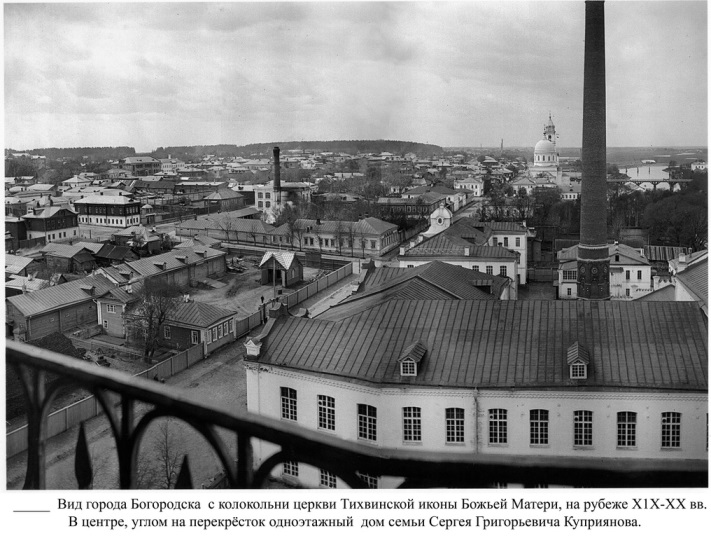 Вид города Богородска с колокольни Тихвинской церкви на рубеже XIX-XX веков.
